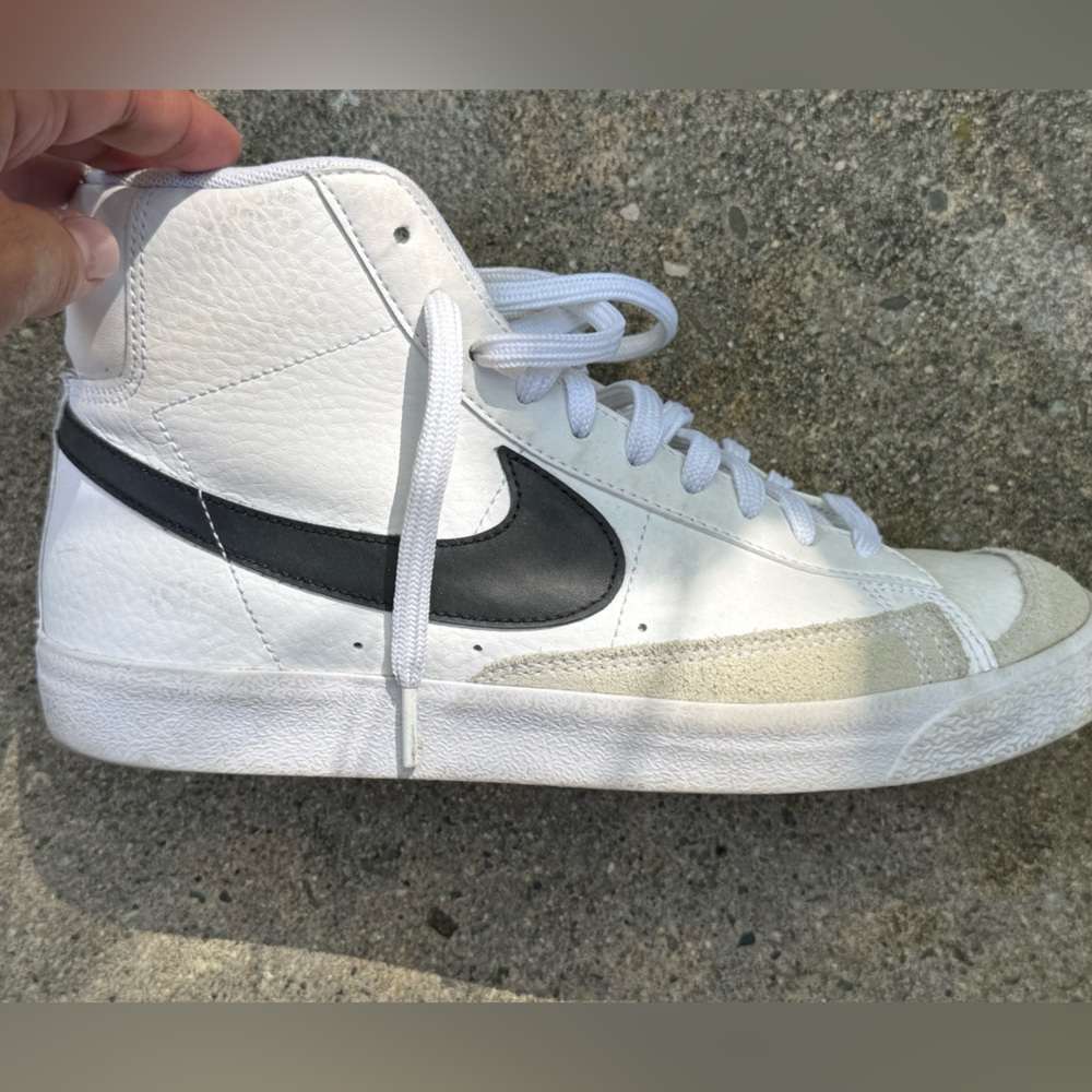 Nike blazers White and Black High-Top Sneakers women 8.5